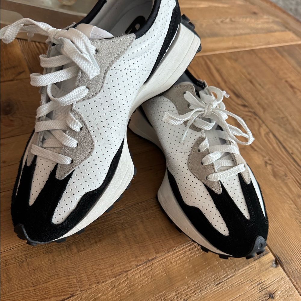 New Balance size 8, like new leather black/white